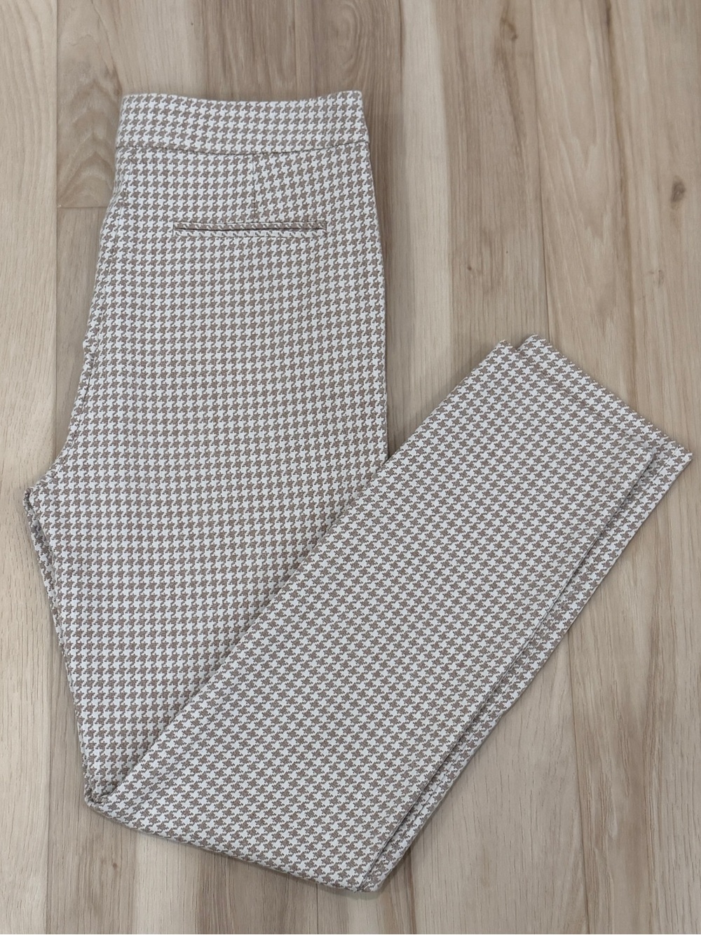 Sezane Clara Trousers Camel / Ecru - Size 36 
US size 4 small